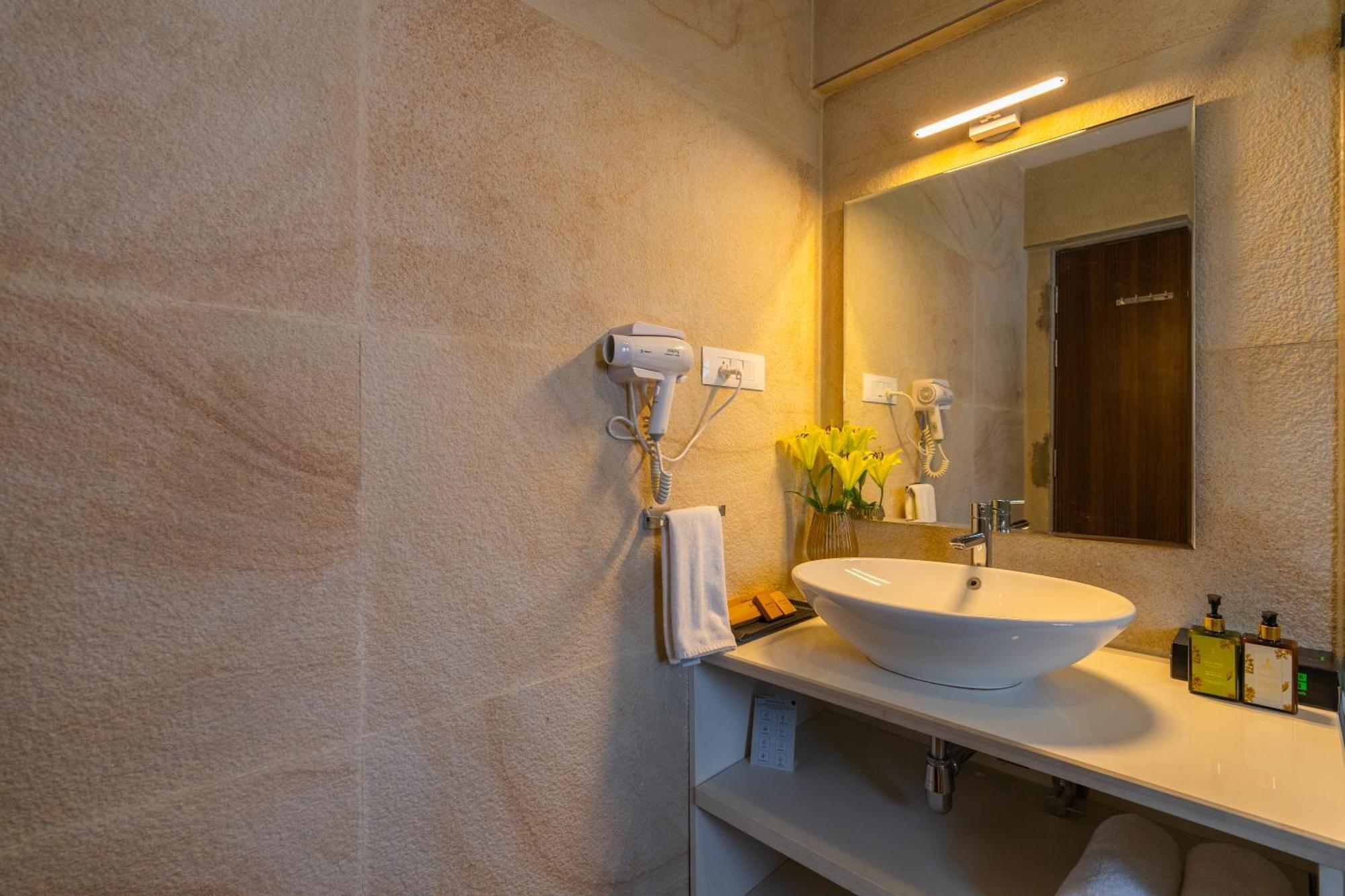 Elivaas 3 Bhk Pvt Pool & Bar - Villa Valerie Oxel المظهر الخارجي الصورة